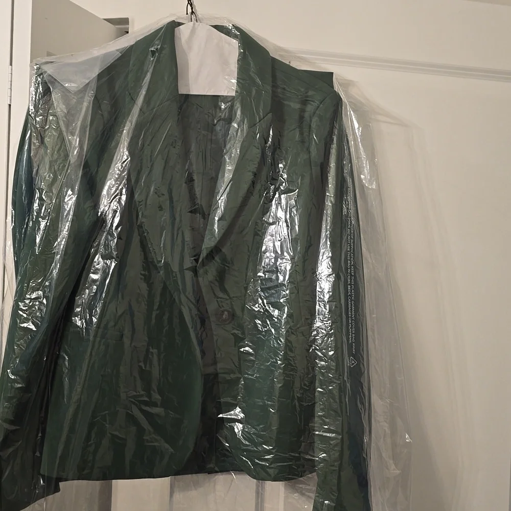 Nicole Miller Green Skirt Suit set - Large blazer and XL skirt - Picture 11 of 11